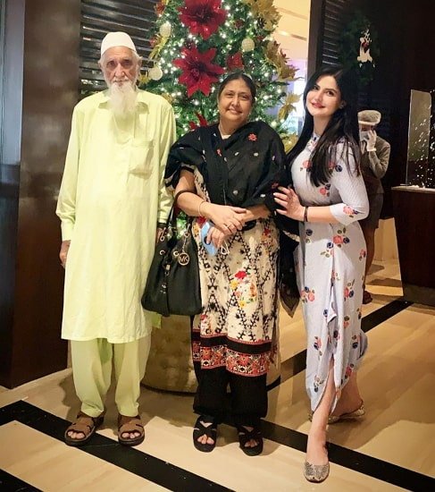 zarin khan parents