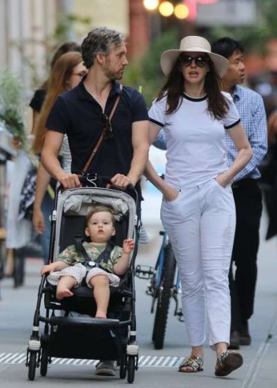 Adam Shulman with his wife Anne Hathaway and son