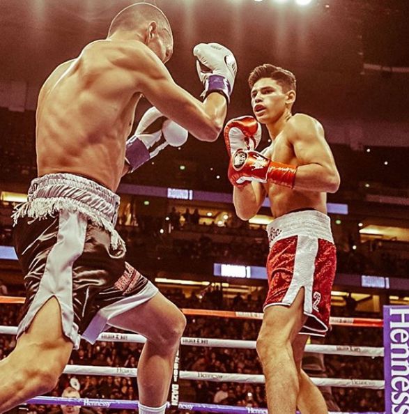 Ryan Garcia boxing with his opponent 