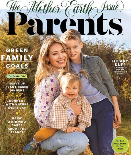 Banks Violet Bair in the magazine with her mother and brother