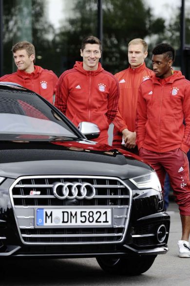 Lina Meyer's partner Joshua Kimmich and his teammates are pictured with the car