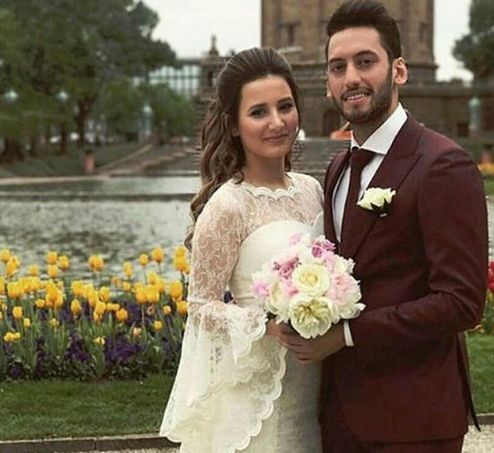 Sinem Gundogdu and her husband Hakan Çalhanoğlu on their wedding day