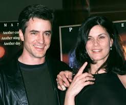 Linda Fiorentino poses with her lover 
