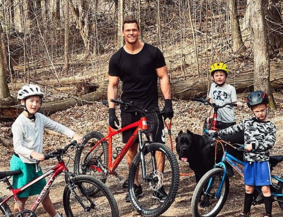Alan Ritchson pictured with his bike
