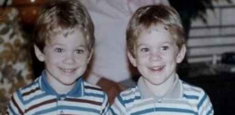 Aaron Ashmore childhood photo with his twin brother 