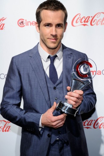 Ryan Reynolds poses with his award