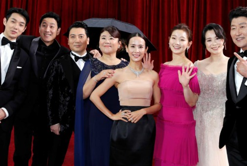 Zhao Ruzhen and cast members