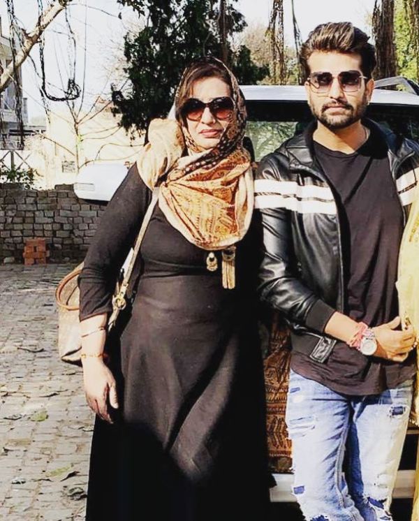 Yuvraj Hans and his mother
