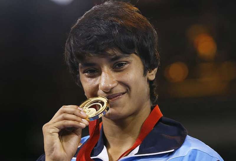 Vinesh Phogat kisses her gold medal won at the 2014 Commonwealth Games in Glasgow
