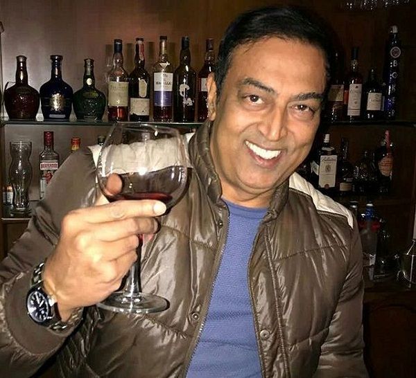 Vindu Dara Singh drinking