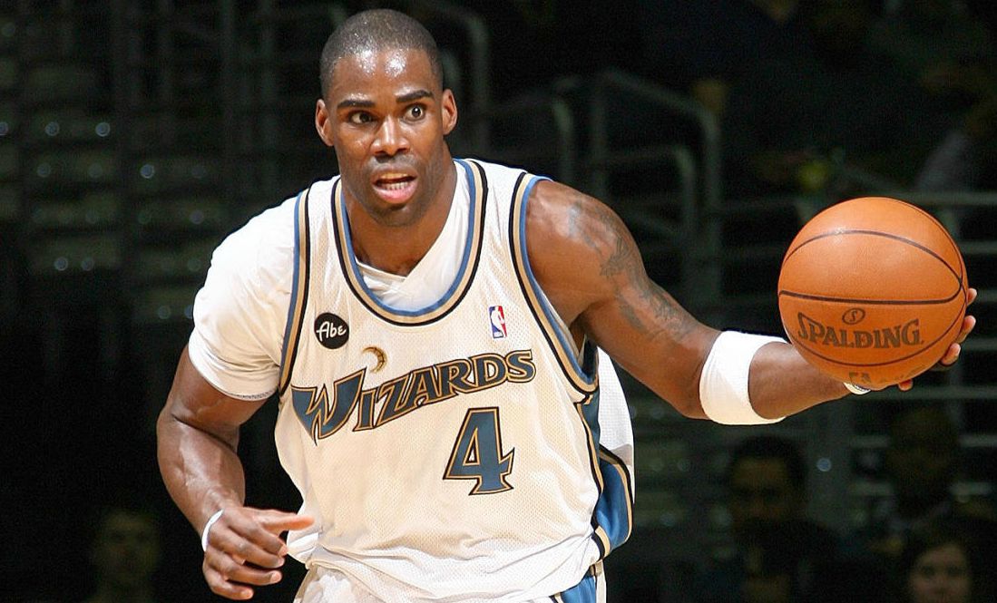 Antawn Jamison plays basketball for his team