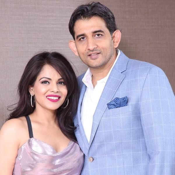 Vikas Thapar and wife