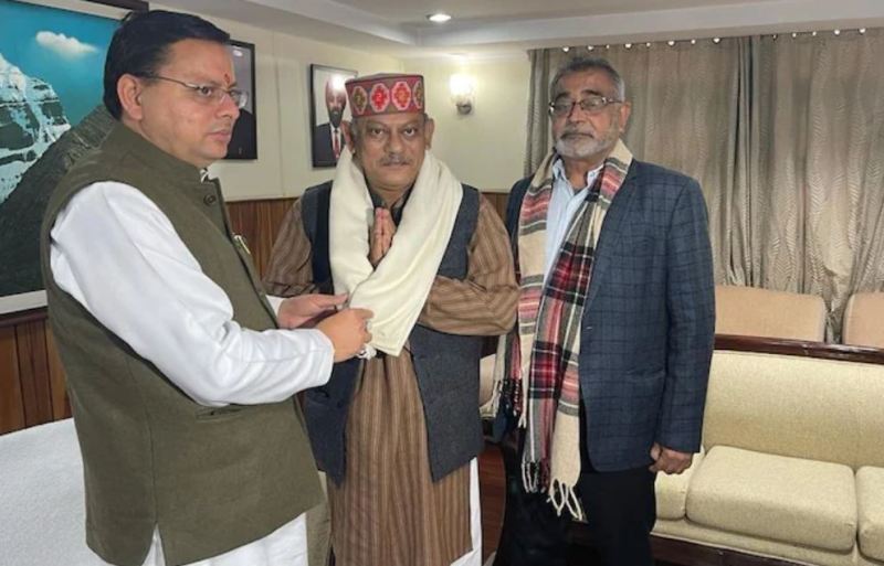 Vijay Rawat (centre) meets Uttarakhand chief minister