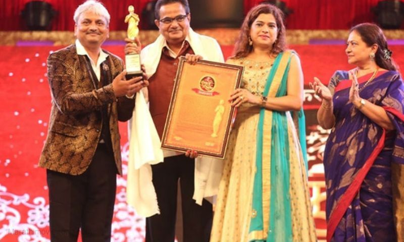 Vijay Chavan receives V Shantaram Lifetime Achievement Award
