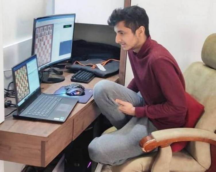 Vidit Gujrathi during chess online streaming conference
