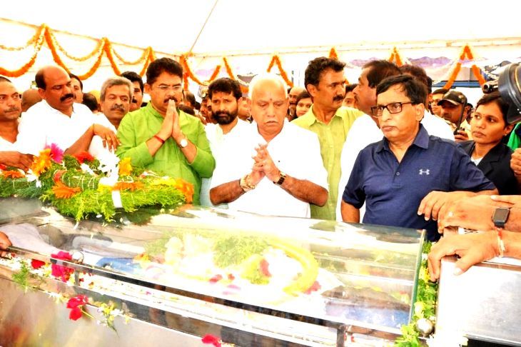 Karnataka CM BS Yeddyurappa attends final ceremony of YG Siddhartha