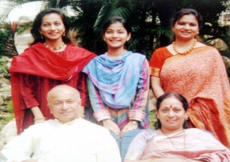 Veer Pahariya's maternal grandfather and grandmother, his mother and his aunt