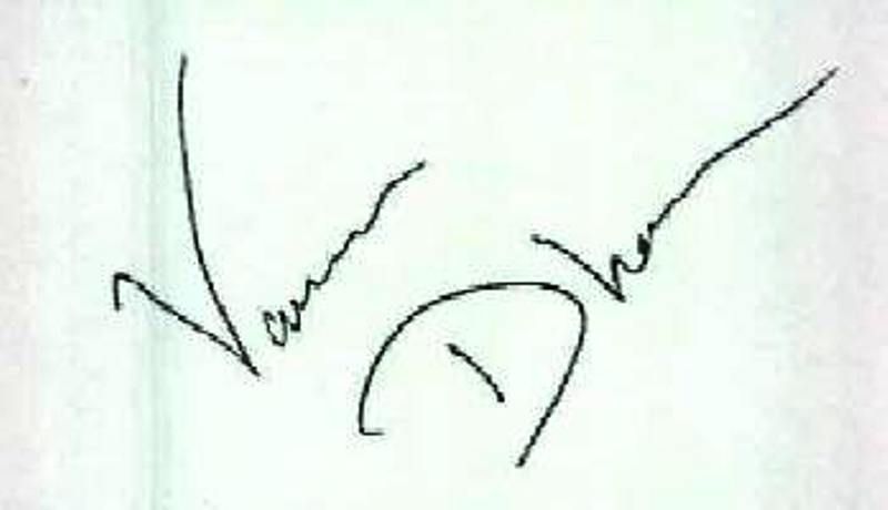Varun Dhawan's signature