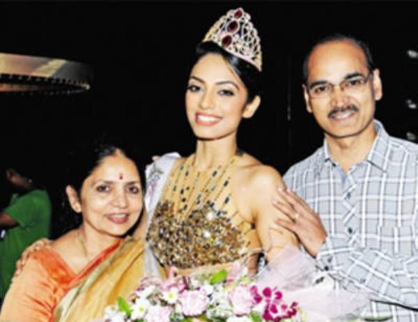 Sobhita Dhulipala and her parents