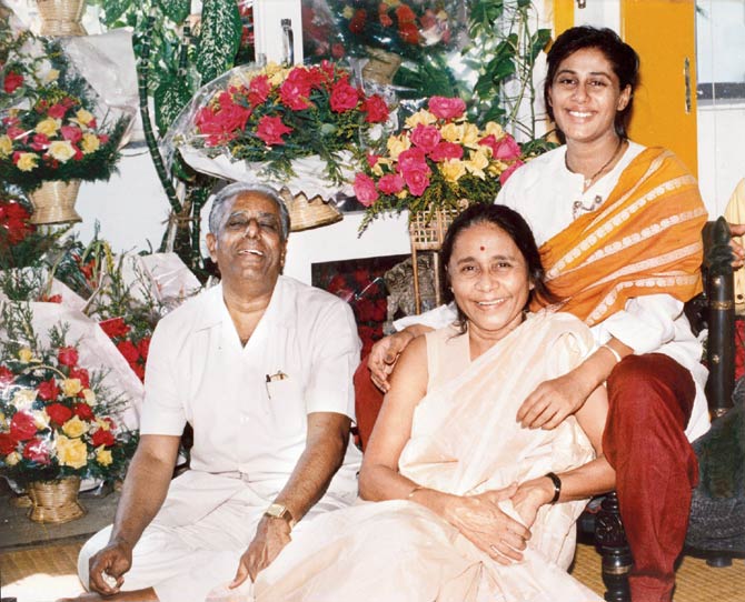 Smita Patil and her parents
