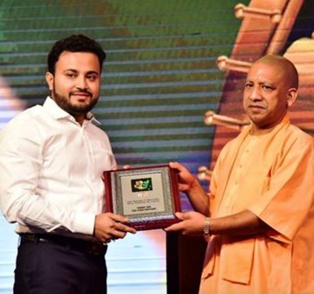 Dr Chandan Agarwal awarded by Yogi Adityanath