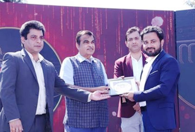 Dr Chandan Agarwal awarded by Nitin Gadkari