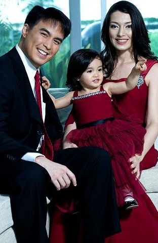 Onemig Bondoc with his ex-wife Valerie Bariou and their daughter