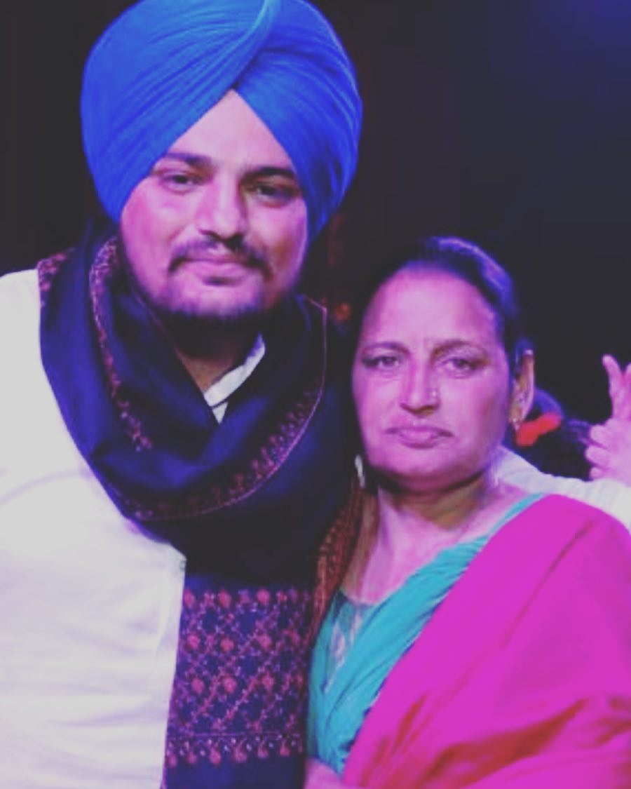 Sidhu Moosewala with his mother