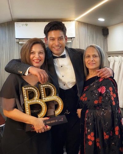 Sidharth Shukla with his sister Preeti and mother