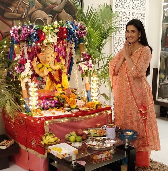 Shweta Tiwari prays to Lord Ganesha