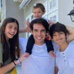 Kaka (Ricardo Isexon) and his children