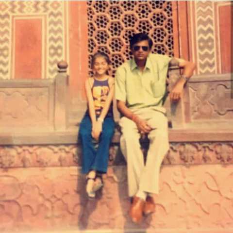 Shruti Sinha and her father in childhood