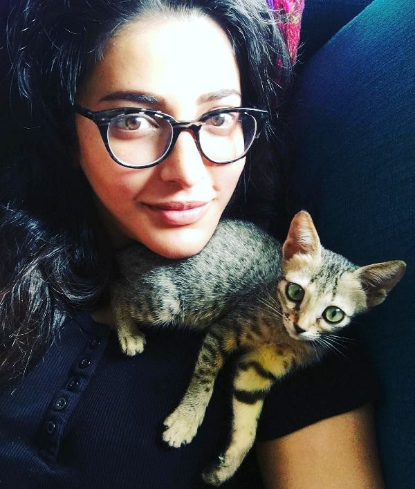 Shruti Haasan and a cat
