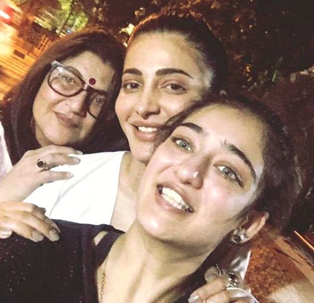 Shruti Haasan with her sister and mother