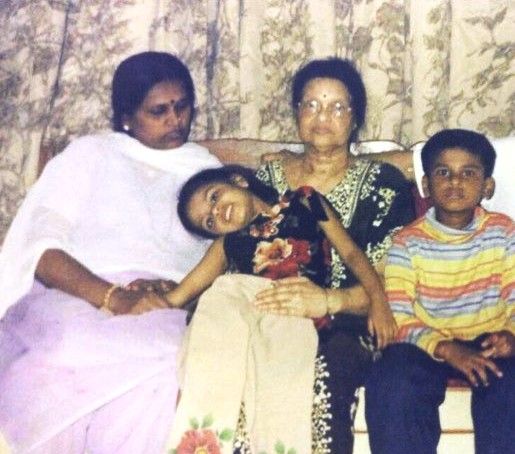 Shreyas Iyer (right) with her sister, mother and grandmother