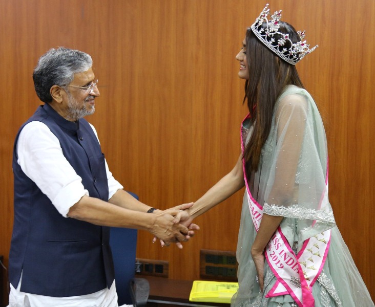 Shreya with Deputy Minister Sushil Modi