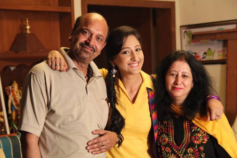 Shivya Pathania and her parents