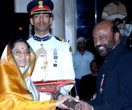 Shiv Nadar takes over Padma Bhushan from then Indian President Pratibha Patil