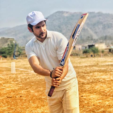 Shivin Narang plays cricket