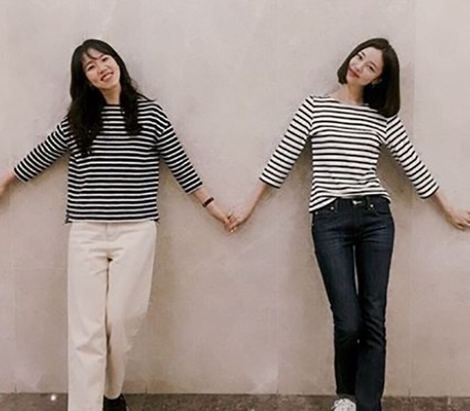 Kim Yewon and sister