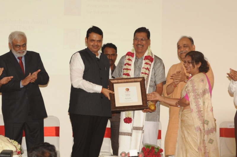 Vijay Barse wins Nagbhushan Award