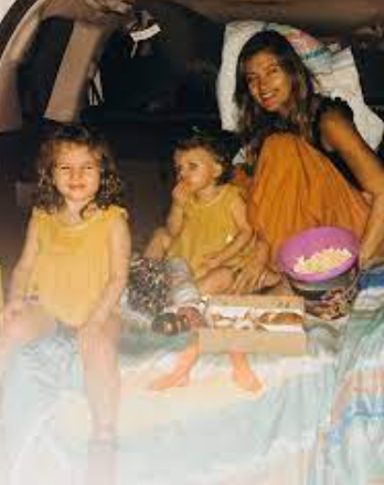 Childhood photo of Monica Ceraolo with her sister and mother