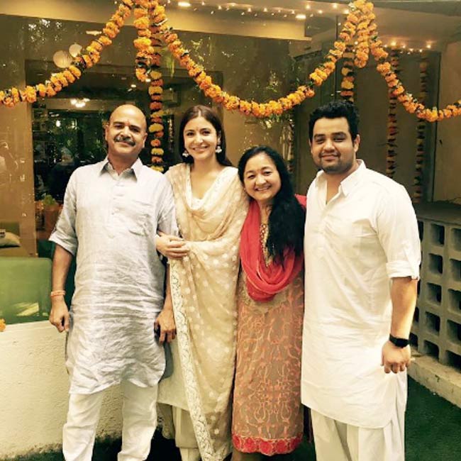 Anushka Sharma and her family