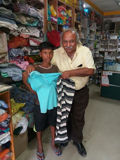 Anoop Khanna delivering clothes at Sadbhavna store