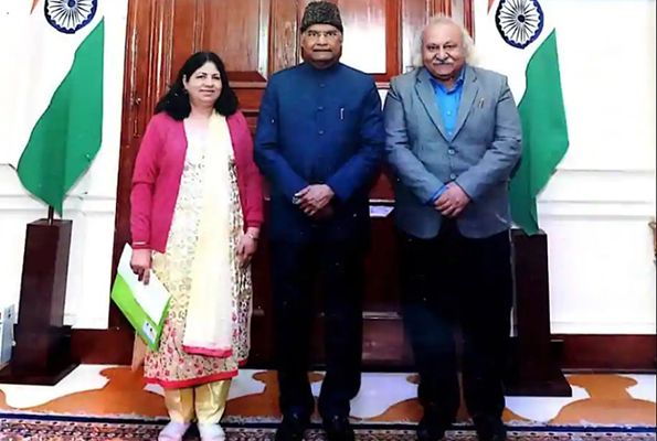 Anoop Khanna and his wife with President Ram Nath Kovind