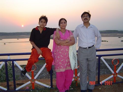 Old photo of Adarsh ​​Gourav with his parents