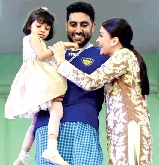 Abhishek Bachchan with wife and daughter