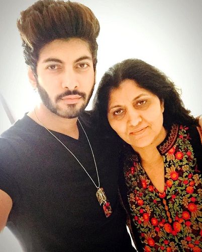 Abhimanyu Chaudhary with his mother Pushpa Chaudhary